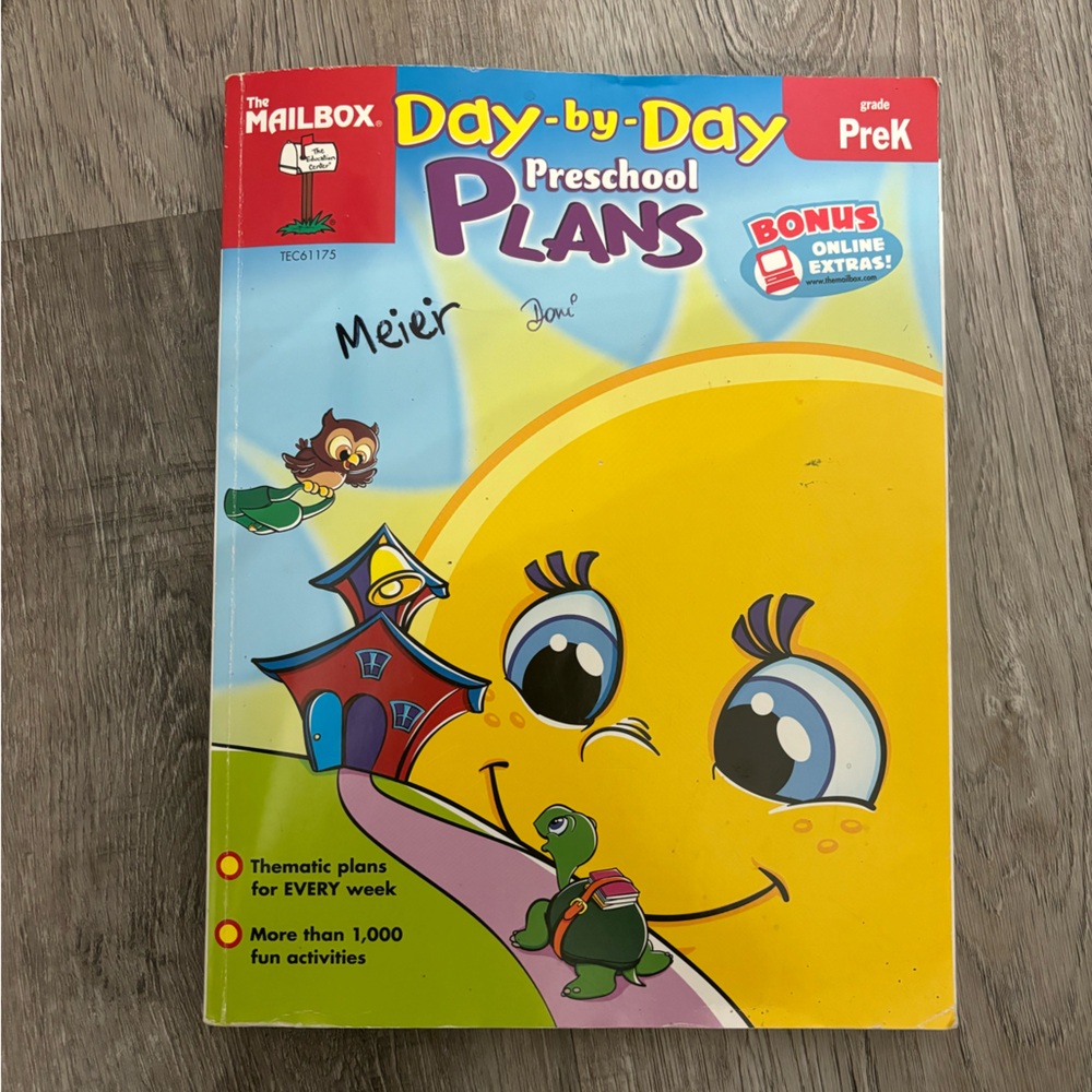 Preschool Day by Day plans - Pre K book - preschool at home activities